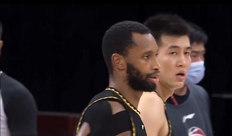 电闪雷鸣的一夜
